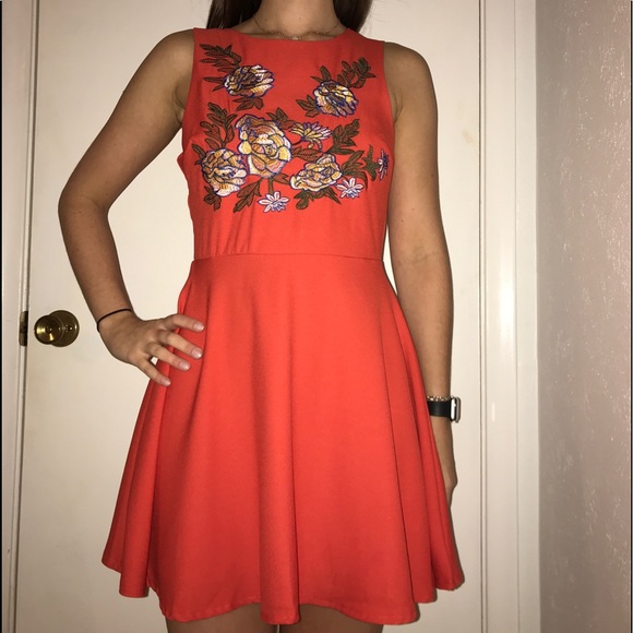 Dress - Picture 4 of 6